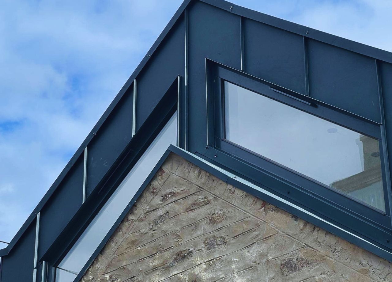 Síklemez tetőelemek: oromlemezek, vápák és egyebek a gyakorlatban